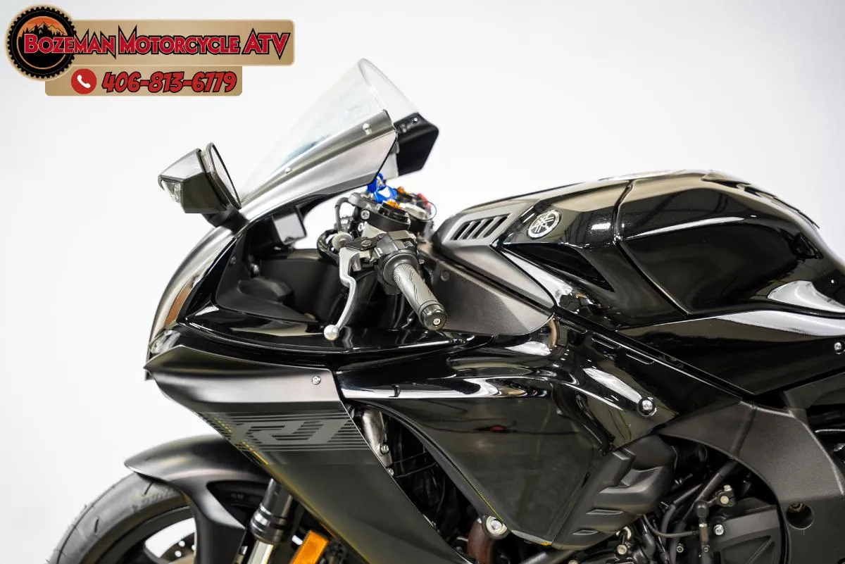 2021 YAMAHA YZF-R1
