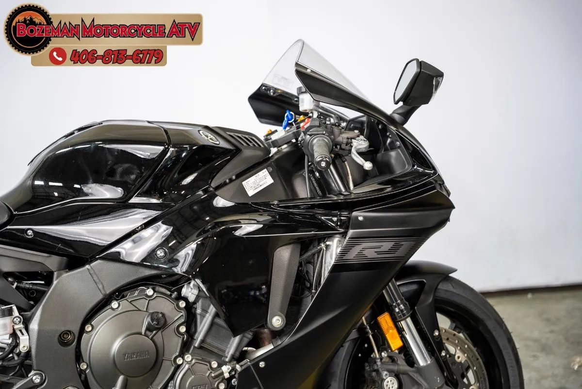 2021 YAMAHA YZF-R1