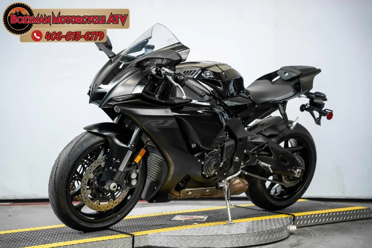 2021 YAMAHA YZF-R1