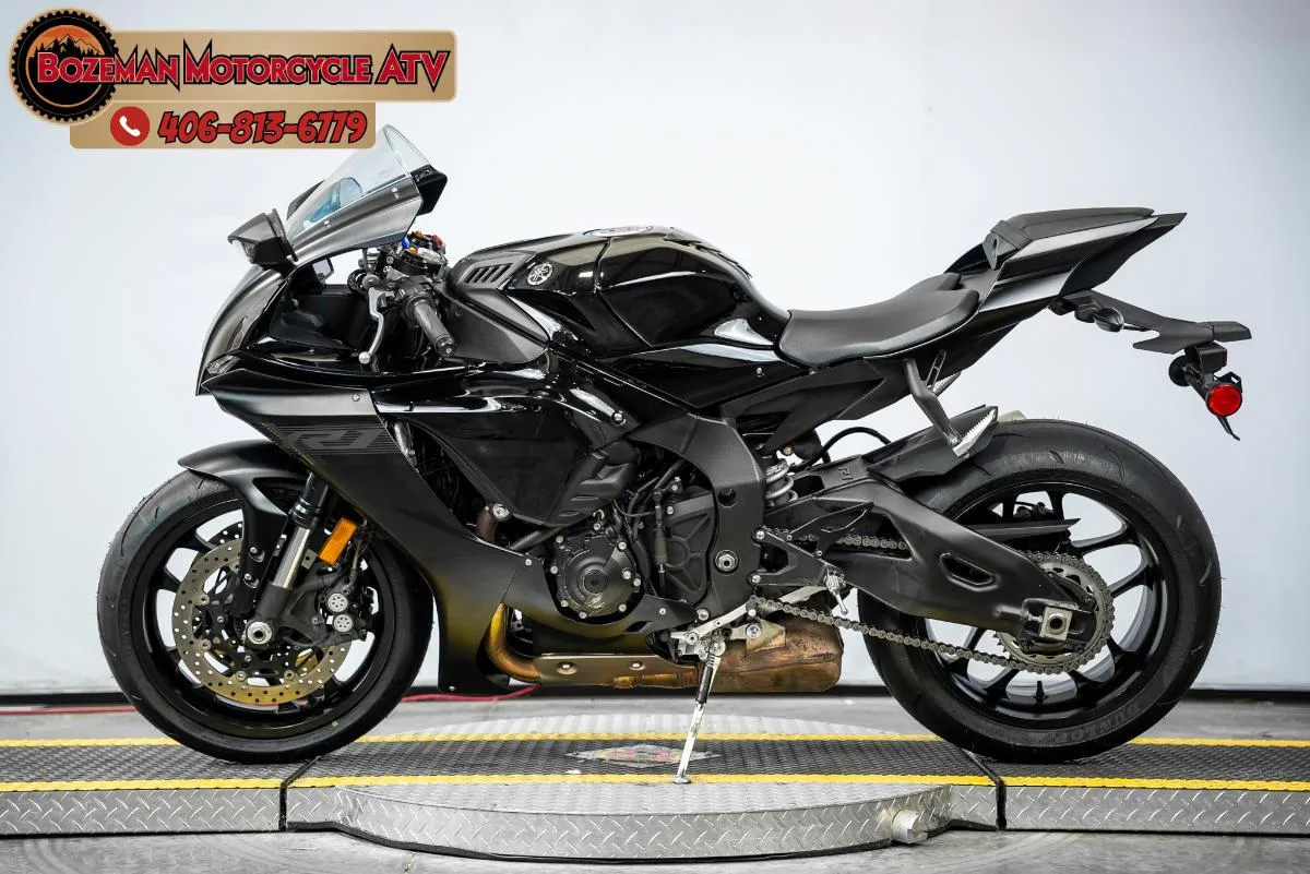 2021 YAMAHA YZF-R1