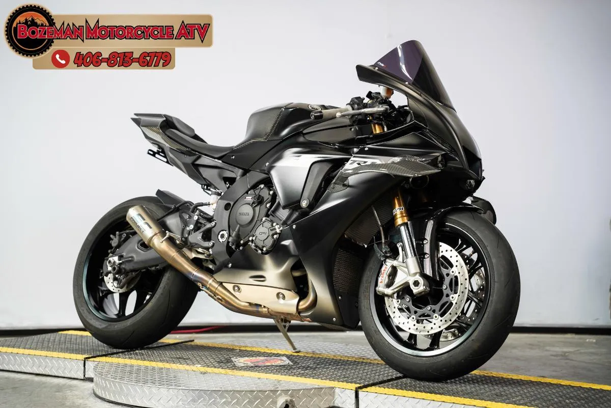 2025 YAMAHA YZF-R1 alt