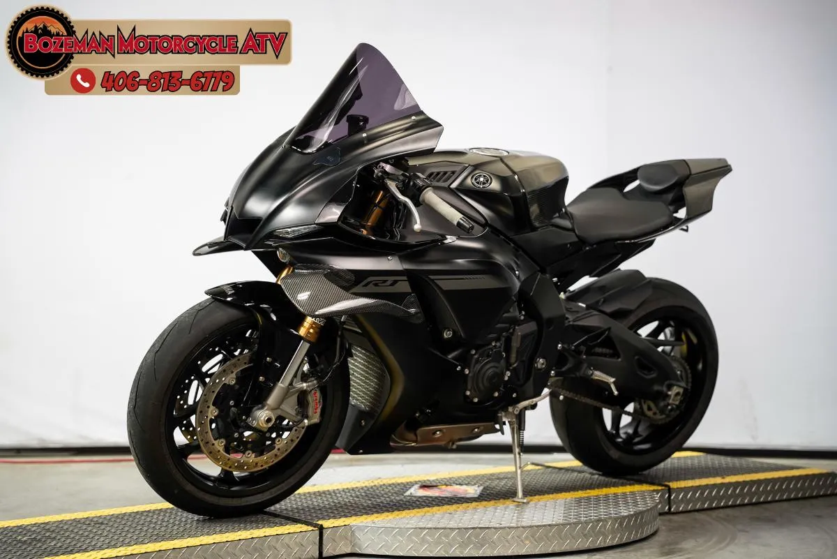 2025 YAMAHA YZF-R1