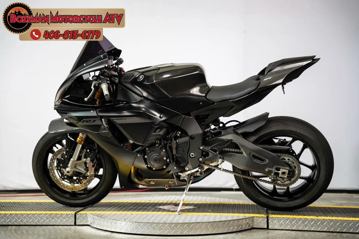 2025 YAMAHA YZF-R1