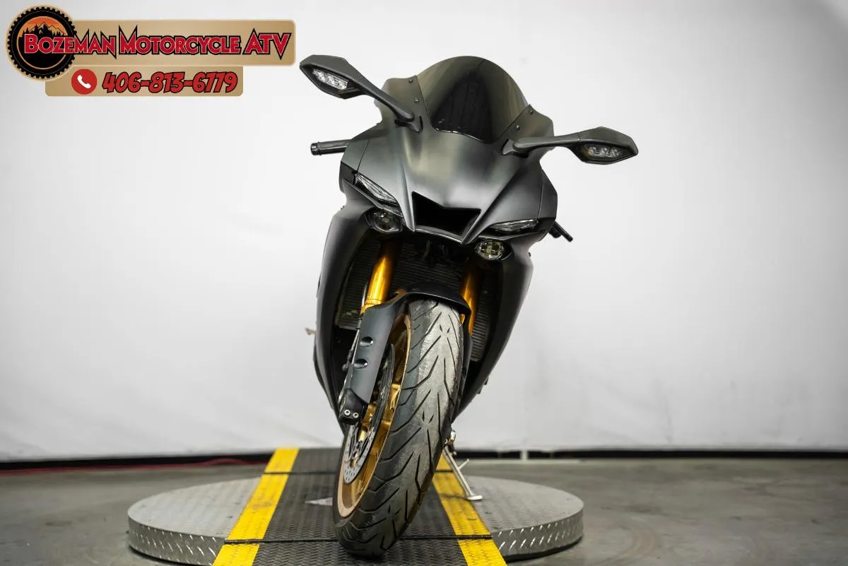 2022 YAMAHA YZF-R1
