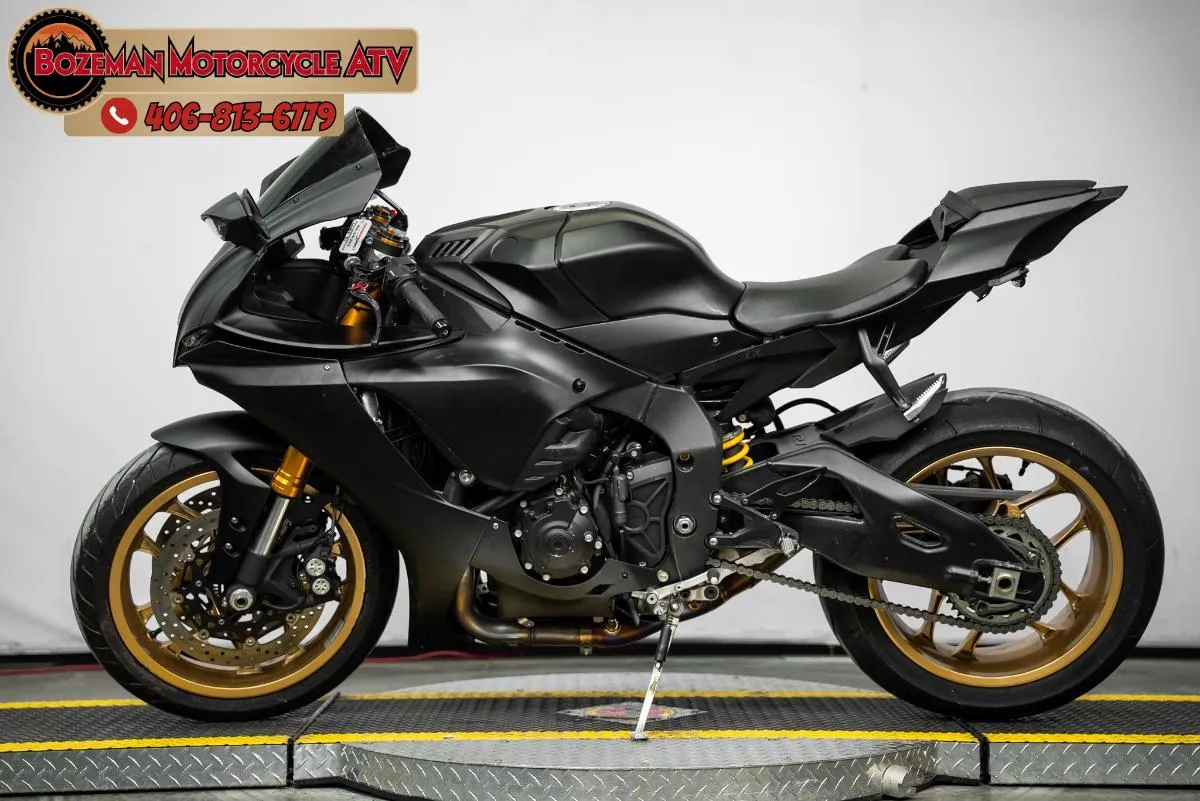 2022 YAMAHA YZF-R1