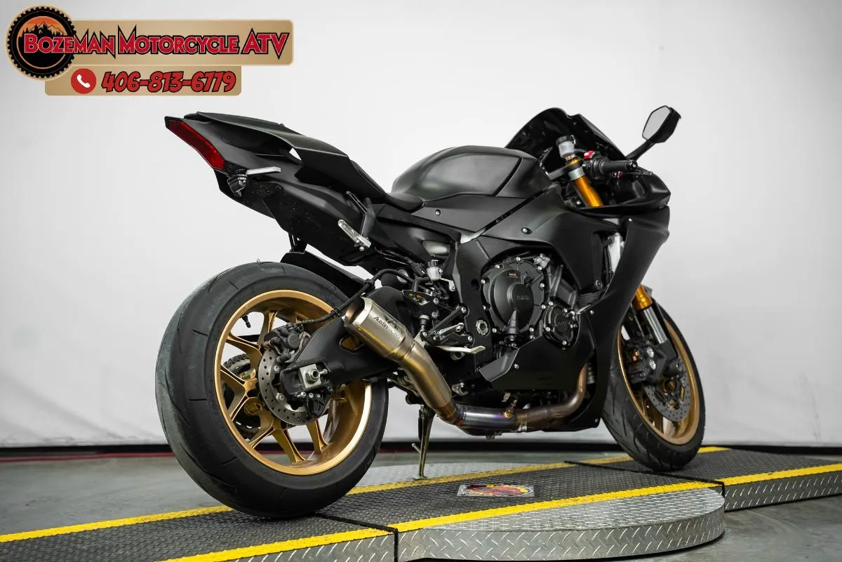 2022 YAMAHA YZF-R1